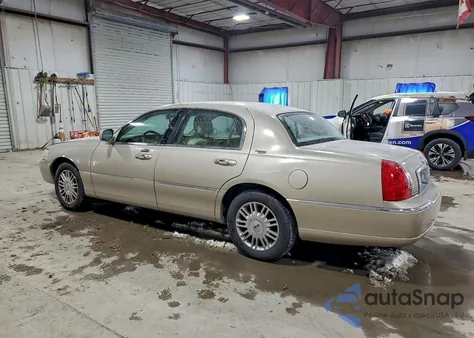 2008 Lincoln Town Car Signature Limited из США, поврежденный, VIN 2LNHM82W28X656183